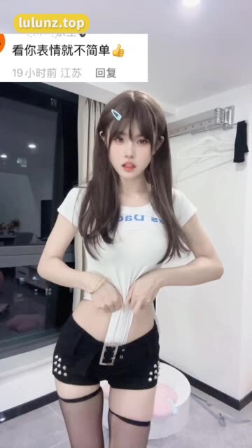 观看抖音上的给乔买裙子微密圈合辑，包括写真和视频的全面展示