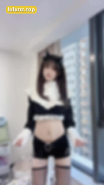 给乔买裙子维密圈图片免费分享，展现她的独特女性魅力