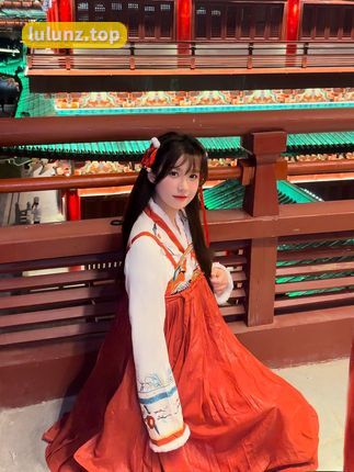 B站UP主草莓粥粥的微密圈全集分享，十万口舰长的私密作品打包下载