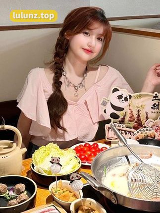 草莓粥粥微密圈写真合集大揭秘，B站百万粉丝UP主的独家作品