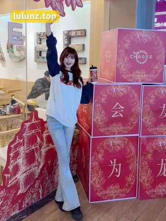 草莓粥粥微密圈写真合集大揭秘，B站百万粉丝UP主的独家作品