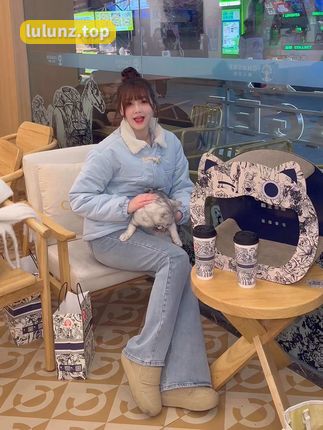 草莓粥粥微密圈写真合集大揭秘，B站百万粉丝UP主的独家作品