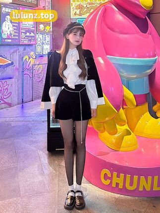 草莓粥粥微密圈写真合集大揭秘，B站百万粉丝UP主的独家作品