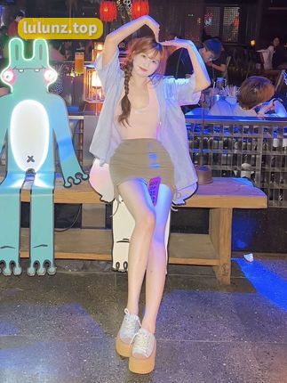 十万口草莓粥粥舰长微密圈作品合集,最具人气的图集视频