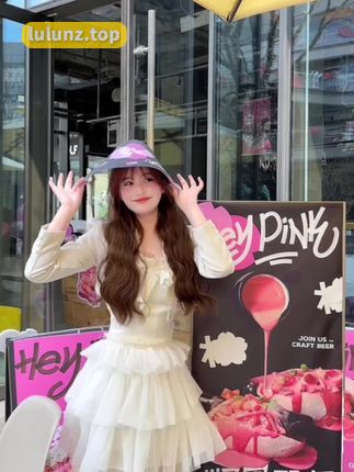 十万口草莓粥粥微密圈写真全集，最独家资源尽在此处