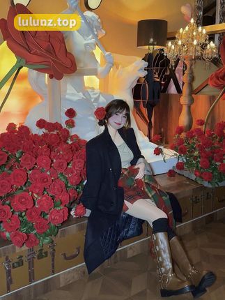 十万口草莓粥粥微密圈写真全集，最独家资源尽在此处