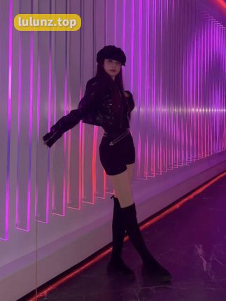 「十万口草莓粥粥」微密圈写真合集，无水印高清资源分享