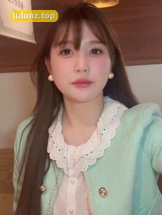 「十万口草莓粥粥」微密圈写真合集，无水印高清资源分享