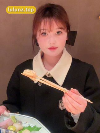 「十万口草莓粥粥」微密圈写真合集，无水印高清资源分享