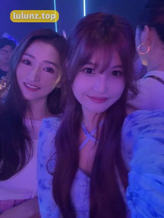 「十万口草莓粥粥」微密圈写真合集，无水印高清资源分享