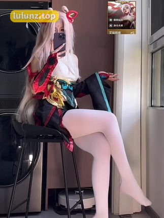 桃沢樱呀牛仔裤穿搭，微密圈新图赏析桃沢樱呀时尚风格