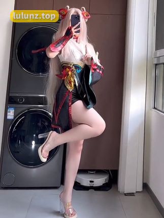 桃沢樱呀牛仔裤穿搭，微密圈新图赏析桃沢樱呀时尚风格