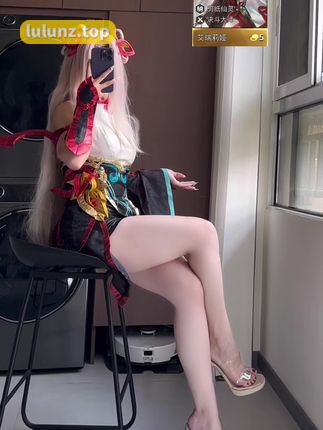 桃沢樱呀牛仔裤穿搭，微密圈新图赏析桃沢樱呀时尚风格