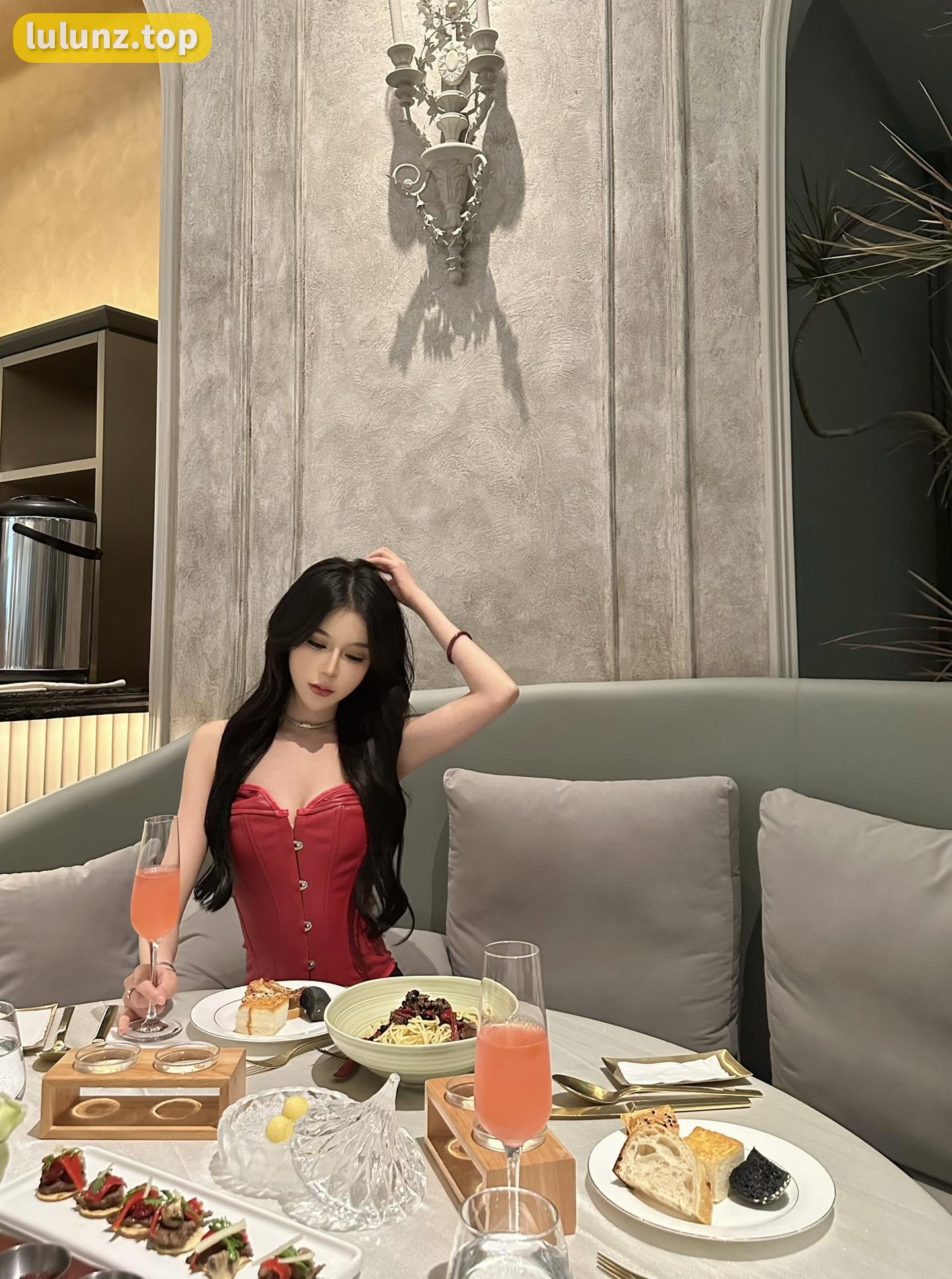 三人行视觉盛宴艾拉·isla微密圈特别篇，颜值和气质并存