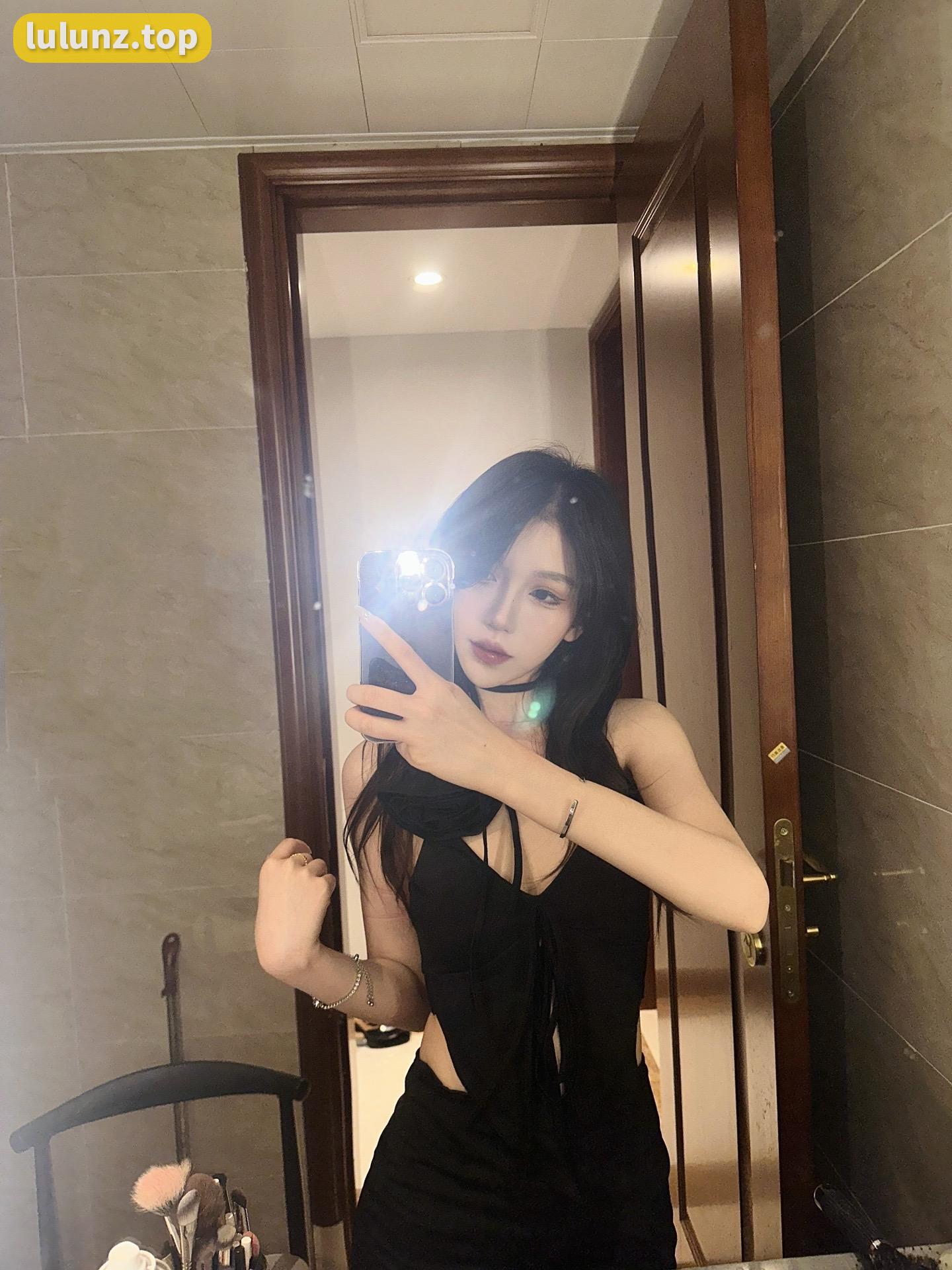 艾拉·Isla性感短裙造型大公开，微密圈资源下载指南