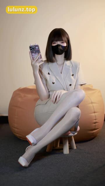 白龙猫女的早期视频与现代作品的对比,从风格转变看白龙猫女的魅力