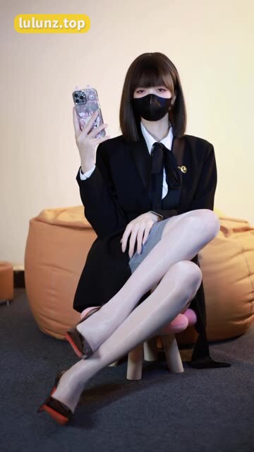 白龙猫女空姐穿搭时尚大赏!白龙猫女空姐风格造型分享,超有品味的穿搭