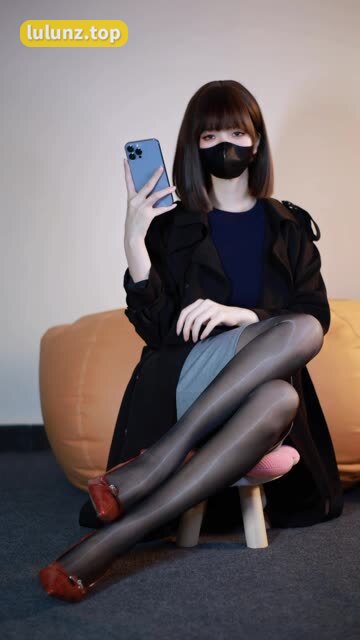 XEva白龙猫女觅圈新图发布!红底极光造型惊艳亮相