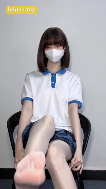 白龙猫女最新推出的蟒蛇丝袜作品,值得一看的丝袜造型解析