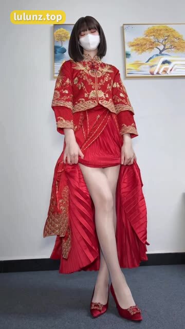 白龙猫女一天一口一个亲爱的的视频火了，白龙猫女为何如此受欢迎？