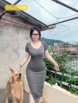 微密圈限时资源开放，可爱的肉巴黑丝性感套装亮相