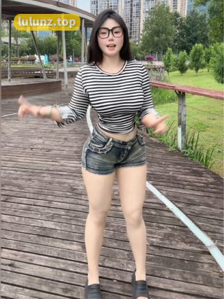 超级清凉可爱的肉巴微密圈内衣套装，火辣作品尽显迷人曲线