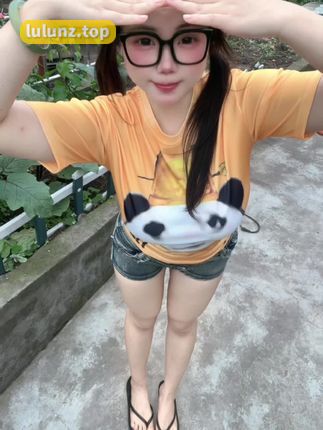 微密圈可爱的肉巴黑丝性感套装，她的最新作品再度引发关注