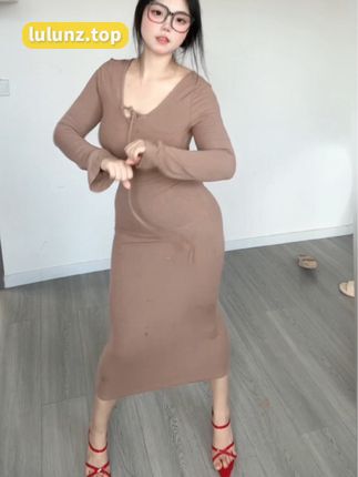 微密圈可爱的肉巴黑丝性感套装，她的最新作品再度引发关注