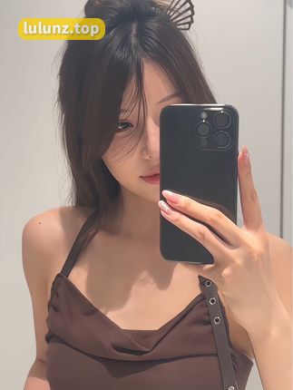 脸红mm与老头趣味互动，粉丝的热议讨论