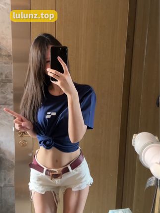 甜美博主脸红mm的私密照片分享，粉丝不可错过