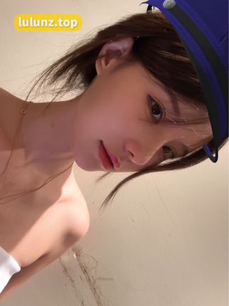 脸红mm的Ins账号是什么？她的时尚生活揭秘