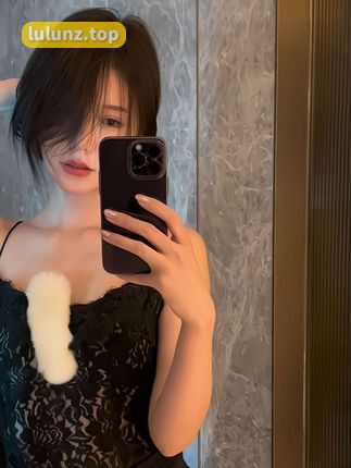 脸红mm的Ins账号是什么？她的时尚生活揭秘