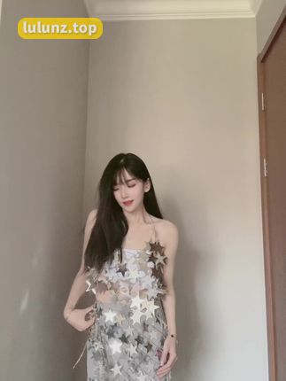 崽崽aaa的可爱纯欲小姐姐，动感光波视频热度飙升