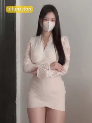 觅圈合集：蒙蒙子最新微博穿搭解析，时尚指南