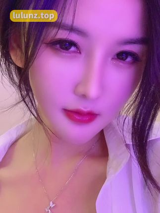 夏天的小雪微圈最新视频，捕捉她每一个精彩瞬间