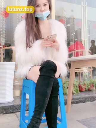 Weme中的夏天的小雪，她的独特气质与风格解析