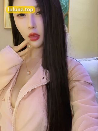 夏天的小雪微博与抖音内容对比，如何在两个平台上展现自我