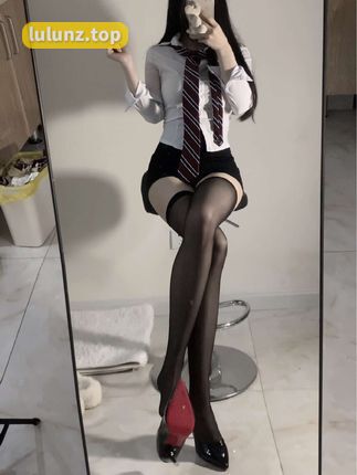 小芋泥yyy微博自拍照片合集，她的风格是否一如既往地惊艳？