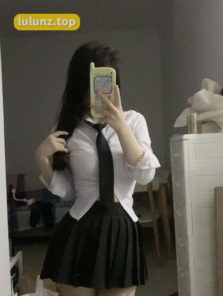 抖音小芋泥微密圈作品解析,她的付费资源值得观看吗?