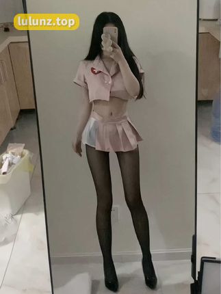 抖音小芋泥微密圈作品解析,她的付费资源值得观看吗?