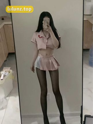 小芋泥yy护士身份揭秘，她的网红身份与现实职业之间有何联系？