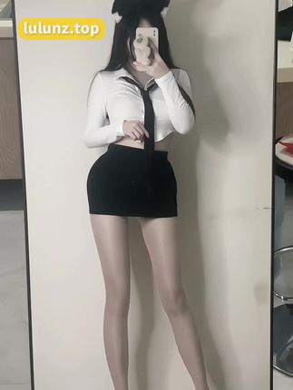 小芋泥yyy微博照片分享，她的独特自拍风格如何征服粉丝？