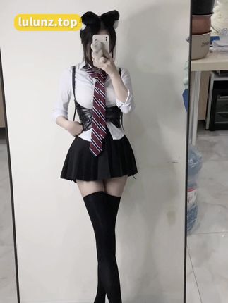 小芋泥yyy真实露脸视频合集，她的本真样貌与粉丝期望相符吗？