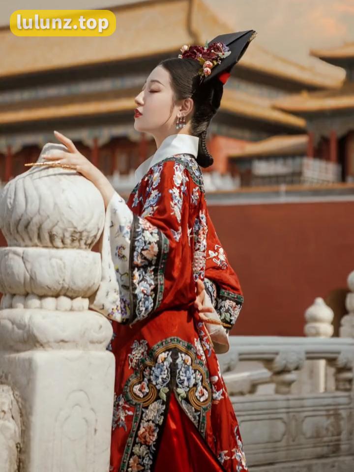 抖音唐十七维密圈分析，她的含蓄魅力与风格探讨