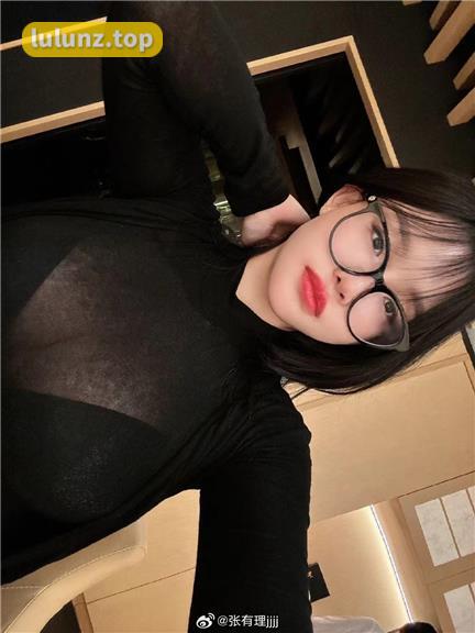 张鑫babyVIP资源微密圈三套图合集限量分享，性感撩人的独家写真赏析