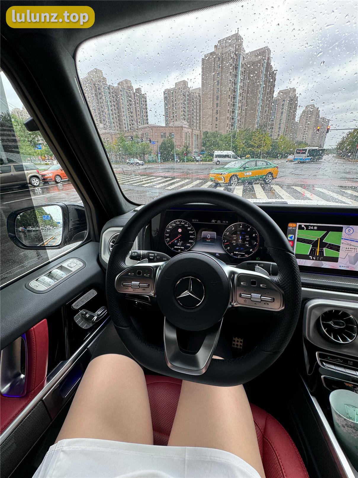 张鑫Amy私密写真她的黑色蕾丝装性感十足，独家图集视频双重呈现