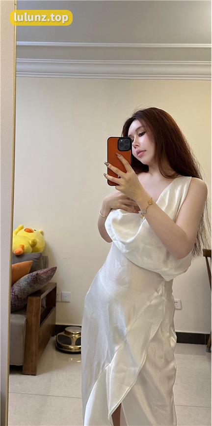 Misto桃纯欲风格写真，网红玫桃泡芙的魅力解析