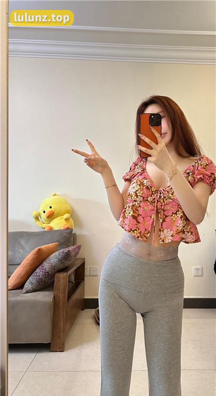 玫桃泡芙抖音红人图集，打破次元的视觉冲击