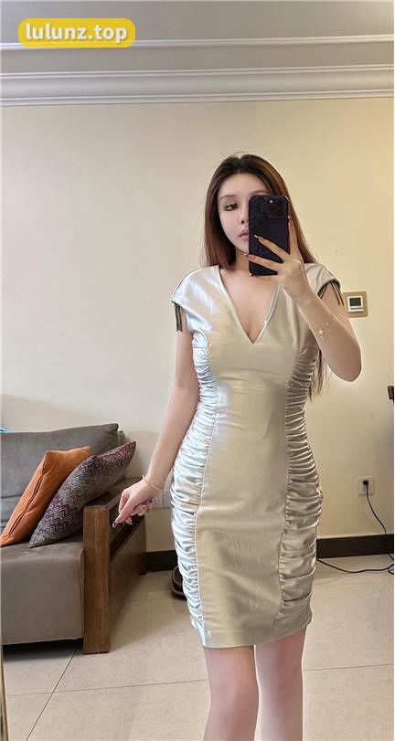 斗鱼玫桃泡芙直播间揭秘，与粉丝的互动瞬间