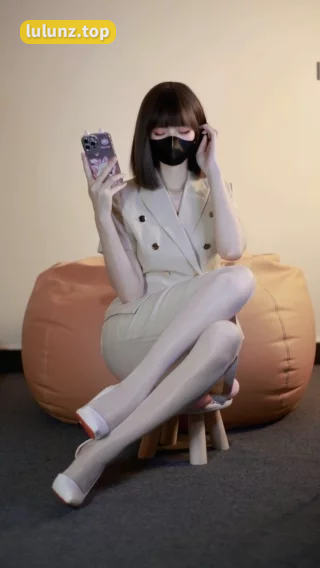 白龙猫女的早期视频与现代作品的对比,从风格转变看白龙猫女的魅力